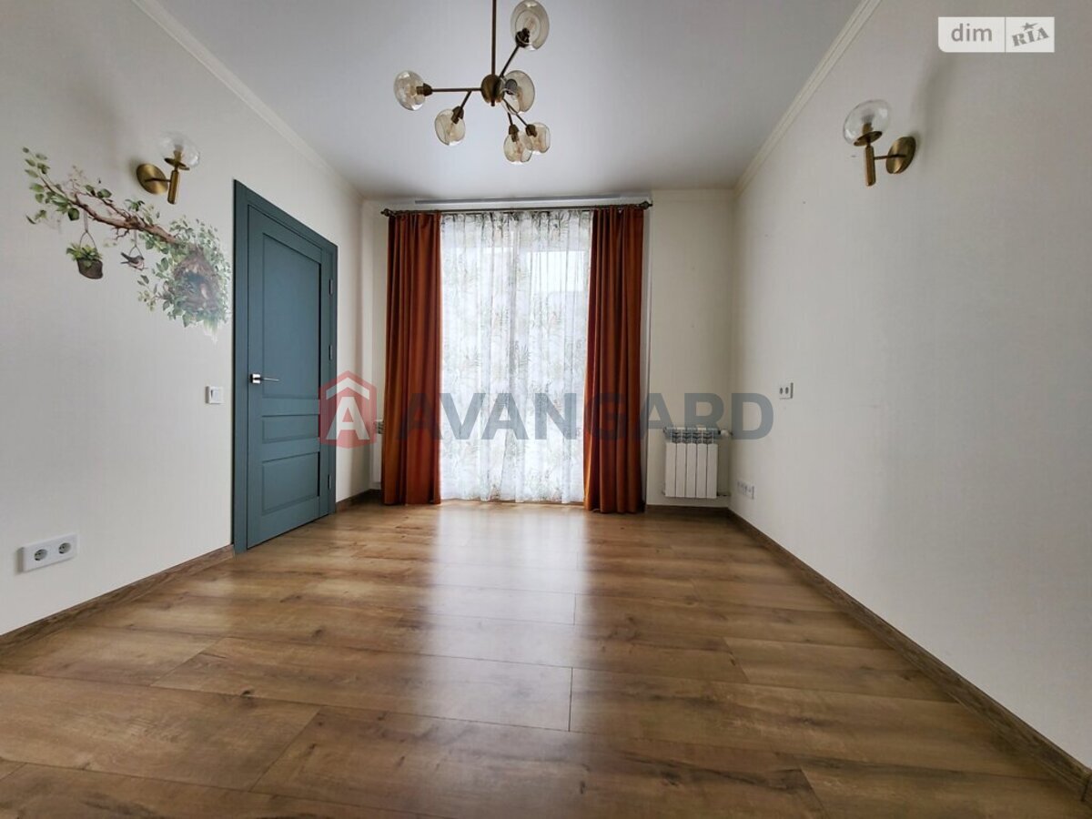 3 ����. ��������, 82/43/12 ��. �., 7/7 ���� ���� 18