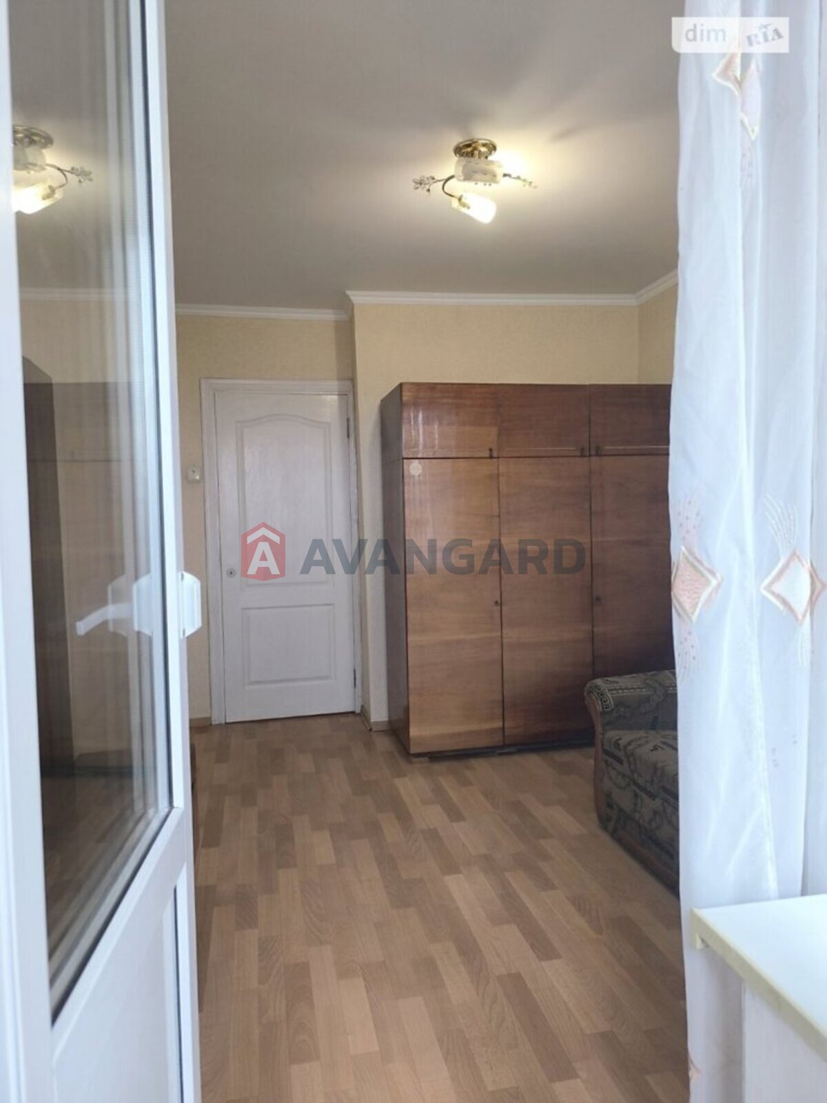 3 ��. ��������, 63/38/8 ��. �., 7/9 ������ ���� 27