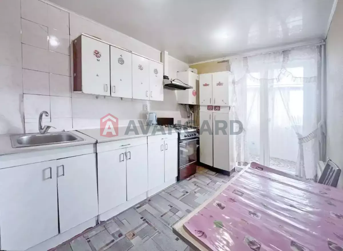 3 ��. ��������, 73/40/9 ��. �., 14/14 ������ ���� 1