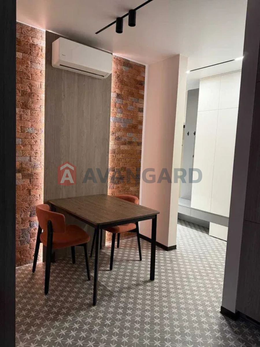 1 ��. ��������, 40/-/20 ��. �., 4/10 ������ ���� 11