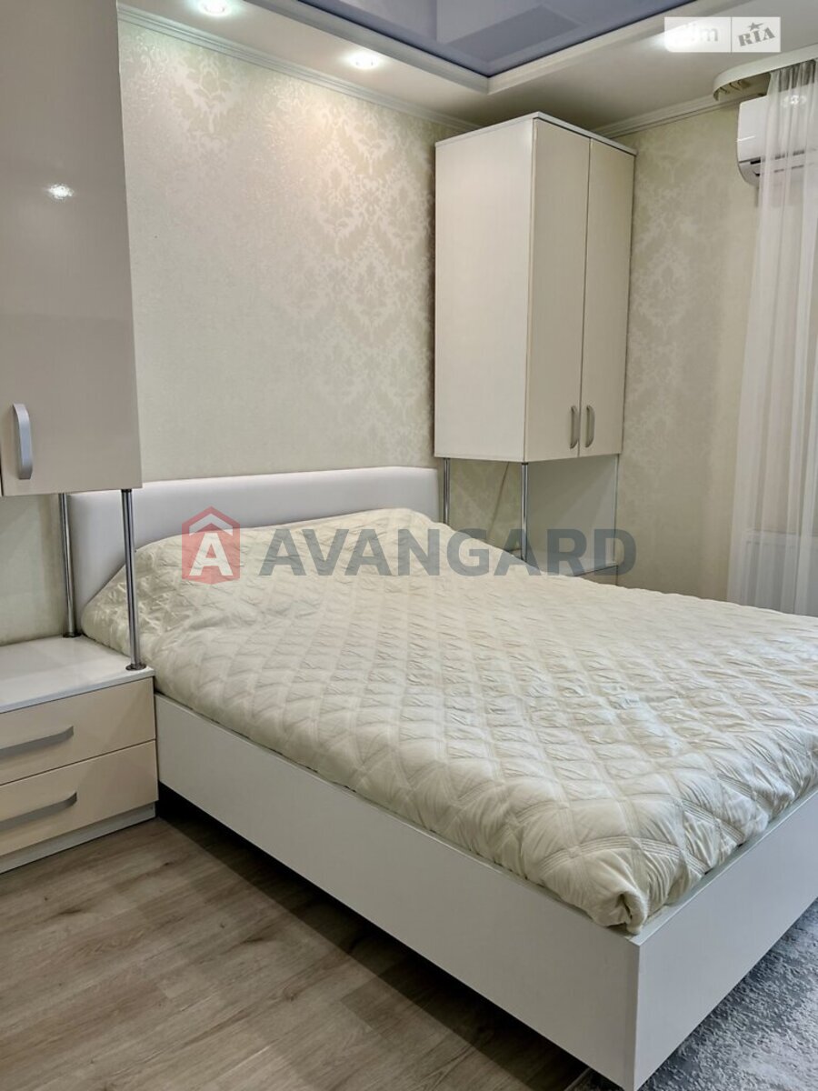 3 ����. ��������, 110/45/18 ��. �., 4/5 ���� ���� 5