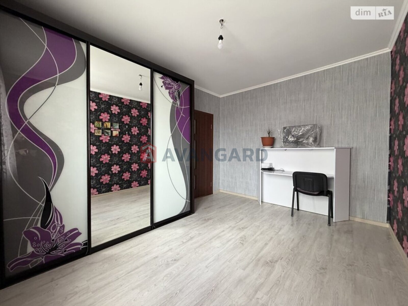 4 ��. ��������, 86/-/- ��. �., 7/9 ������ ���� 19