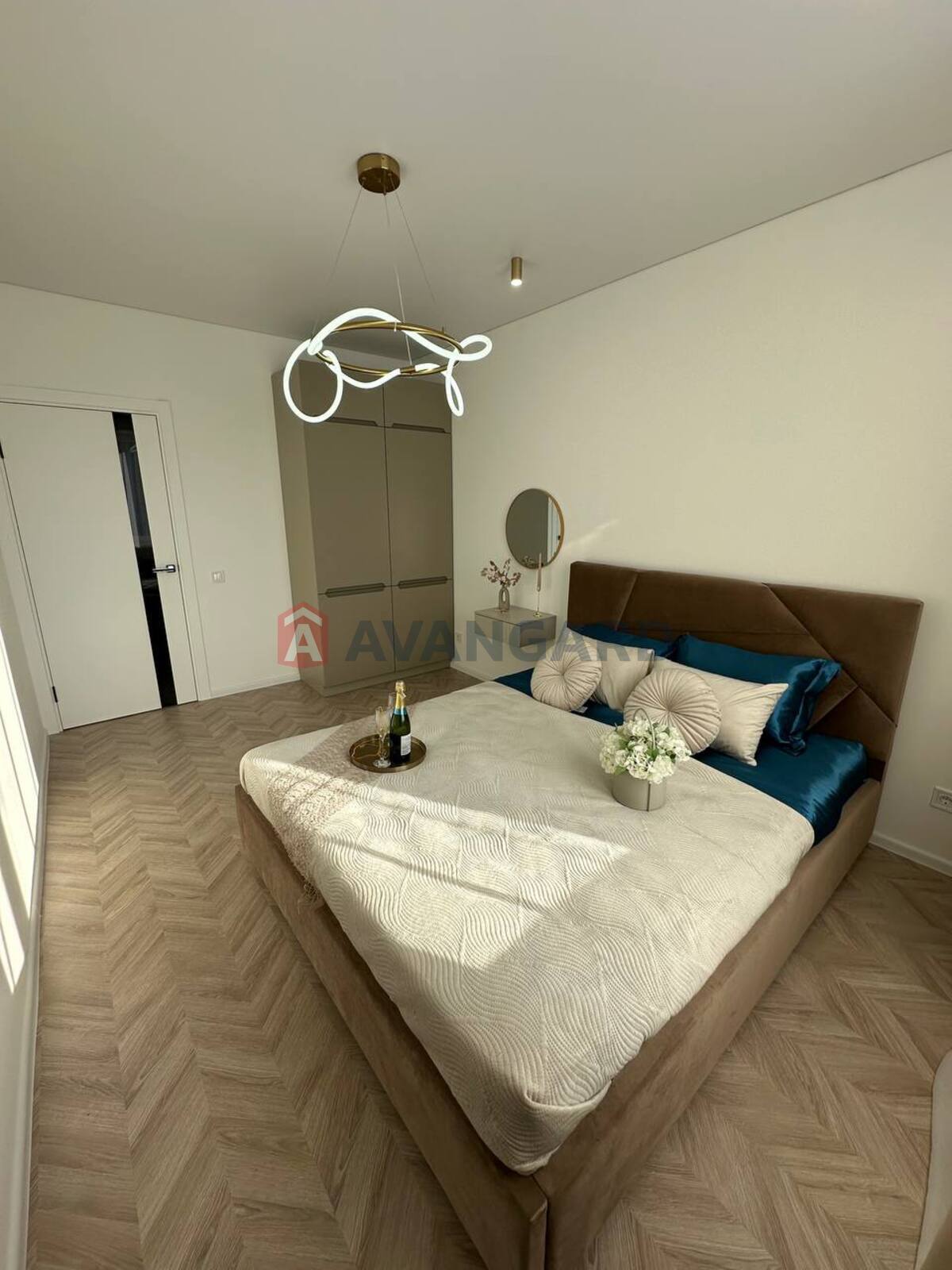 2 ��. ��������, 70/29/23 ��. �., 7/8 ������ ���� 2