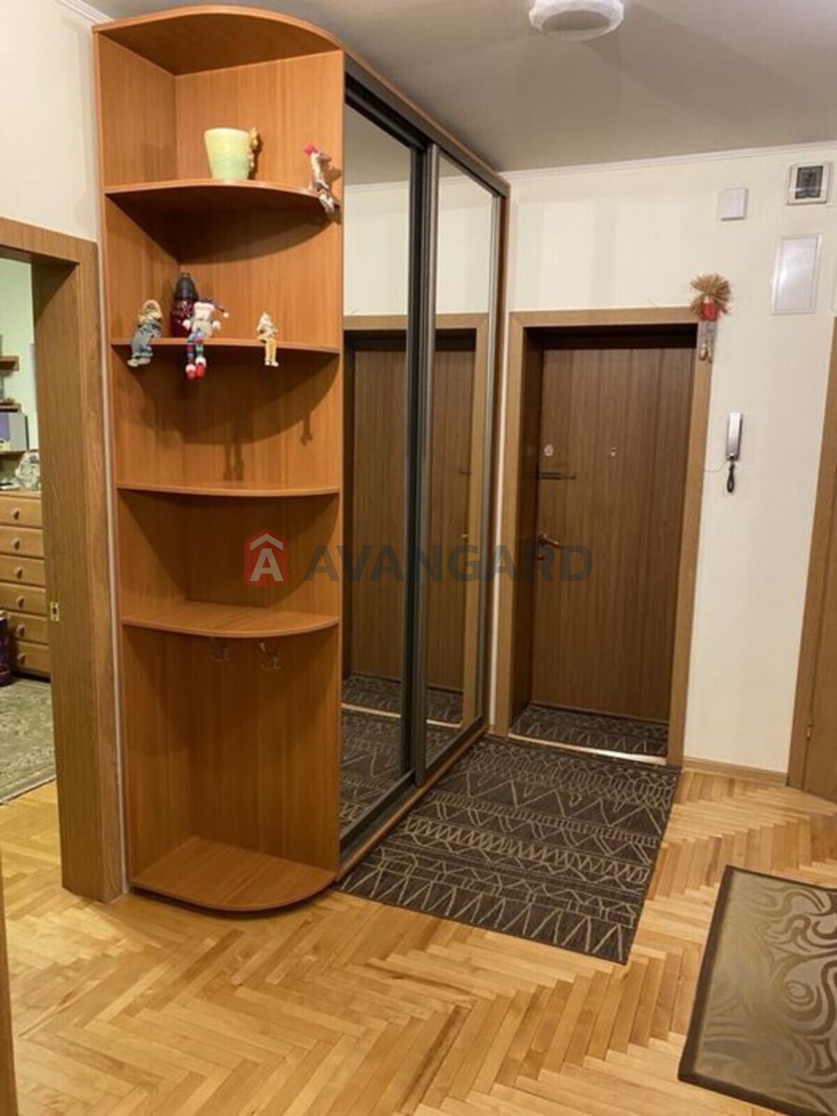 3 ��. ��������, 77/-/11 ��. �., 3/4 ������ ���� 5