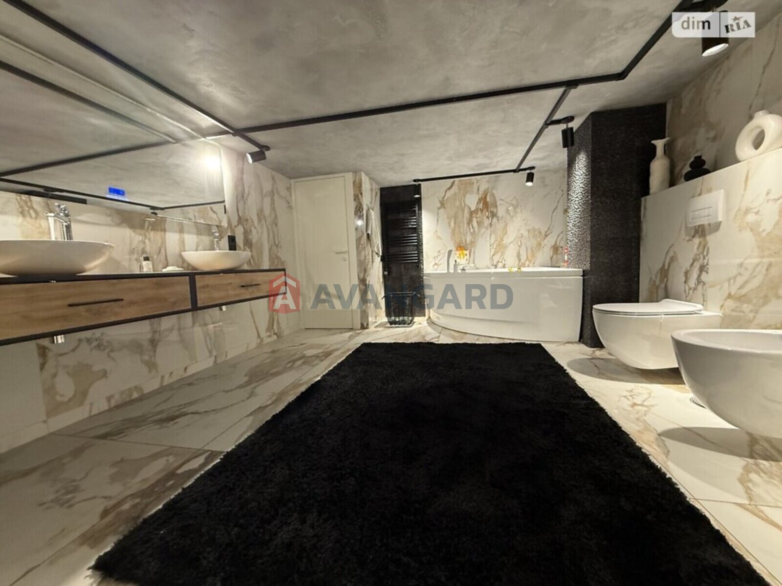 5 ��. ��������, 200/130/40 ��. �., 9/9 ������ ���� 26