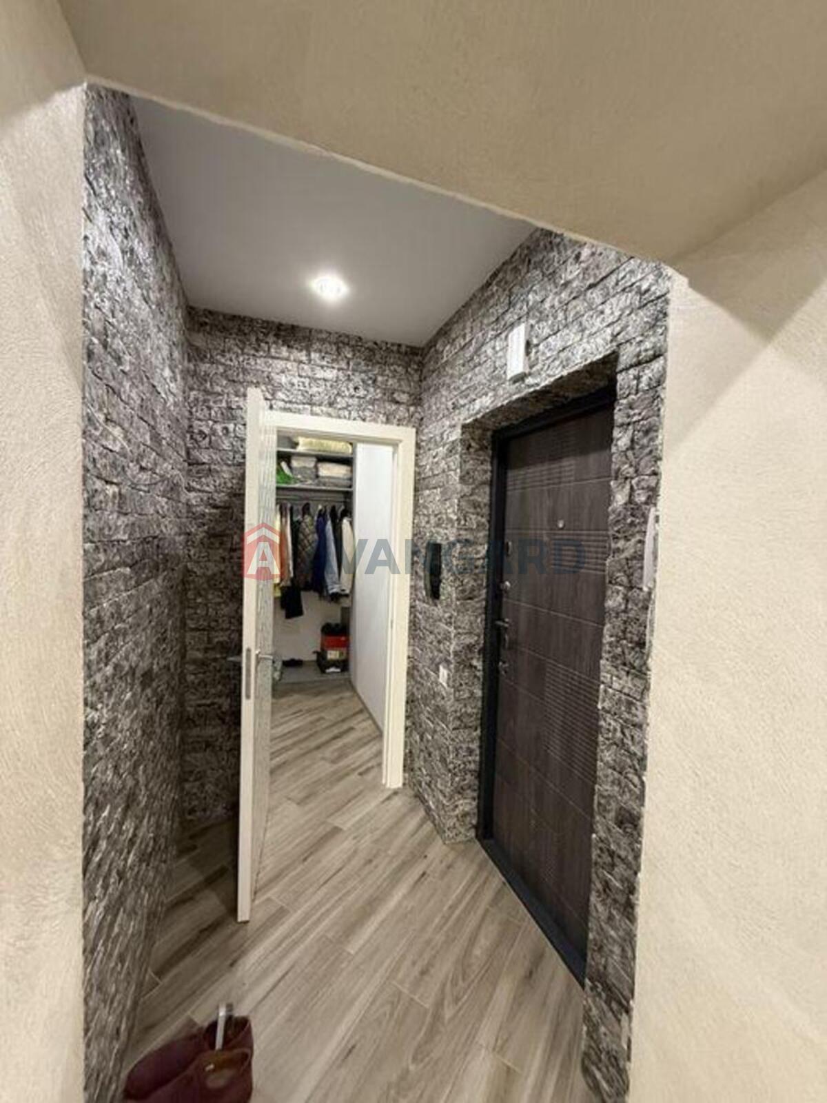 2 ��. ��������, 68/-/18 ��. �., 4/8 ������ ���� 9