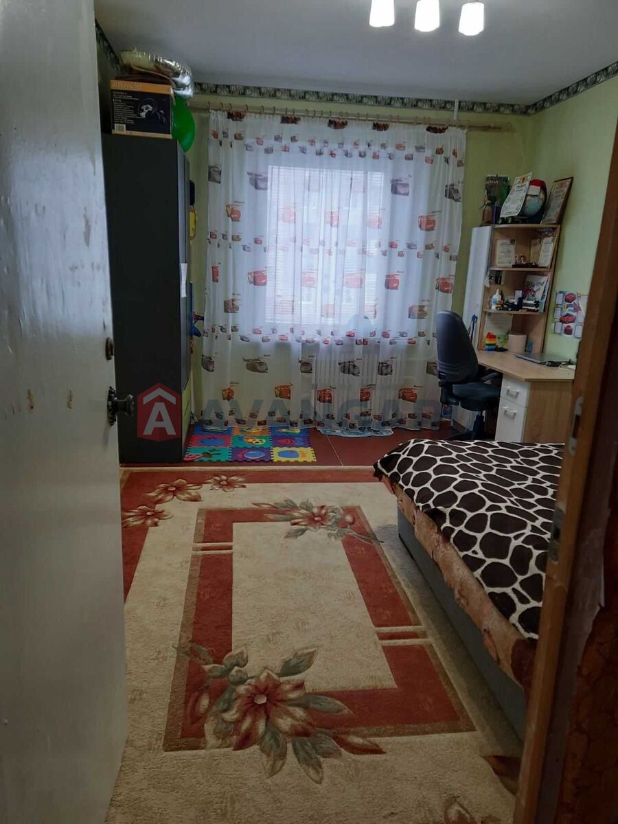 3 ����. ��������, 70/-/8 ��. �., 3/9 ���� ���� 4