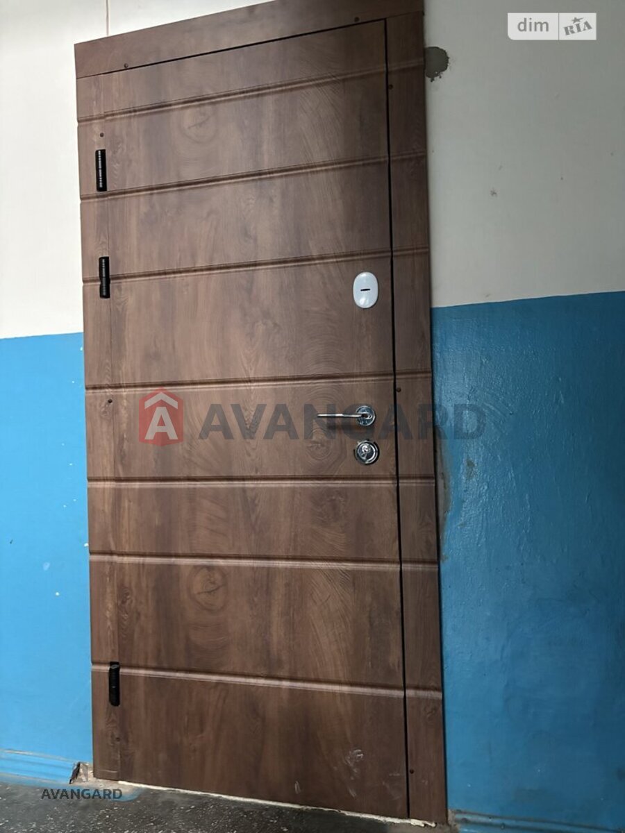 1 ��. ��������, 30/20/5 ��. �., 2/5 ������ ���� 8