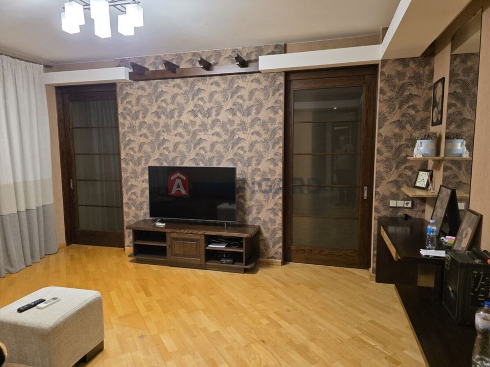 4 ��. ��������, 110/-/20 ��. �., 4/4 ������ ���� 2