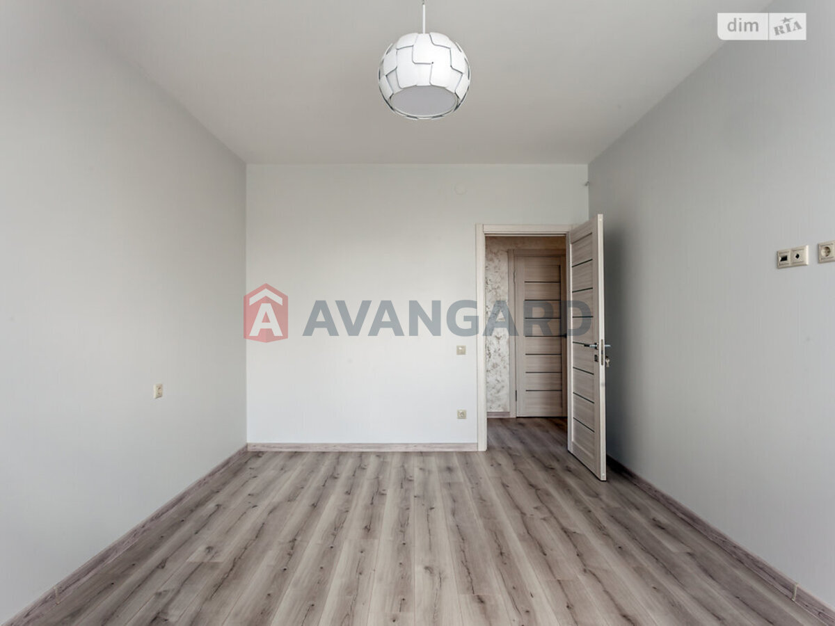 4 ����. ��������, 150/-/- ��. �., 1/3 ���� ���� 10