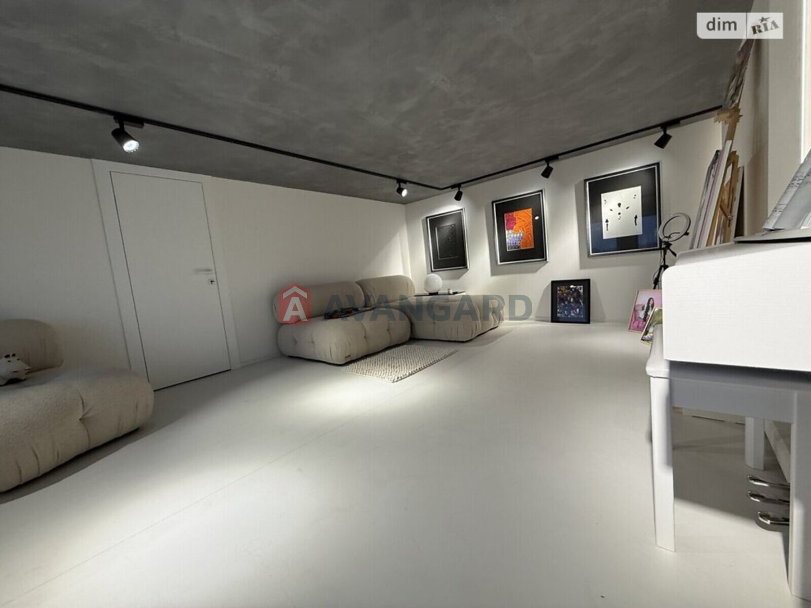 5 ��. ��������, 200/130/40 ��. �., 9/9 ������ ���� 22