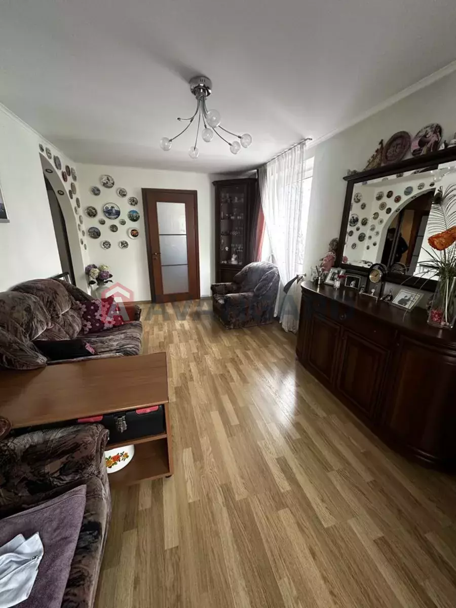 3 ����. ��������, 60/-/12 ��. �., 6/10 ���� ���� 4