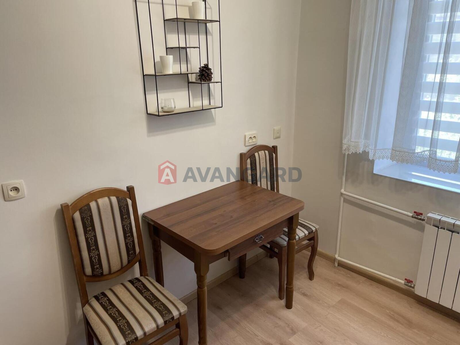 1 ��. ��������, 37/18/6 ��. �., 4/9 ������ ���� 14