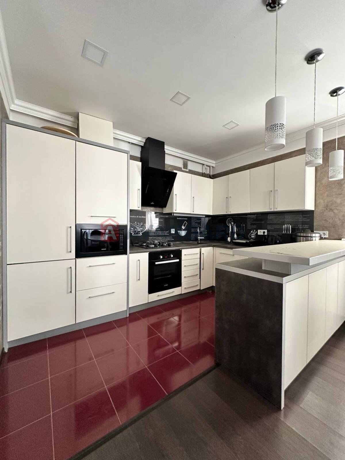 3 ����. ��������, 128,4/52,3/43,8 ��. �., 2/3 ���� ���� 30