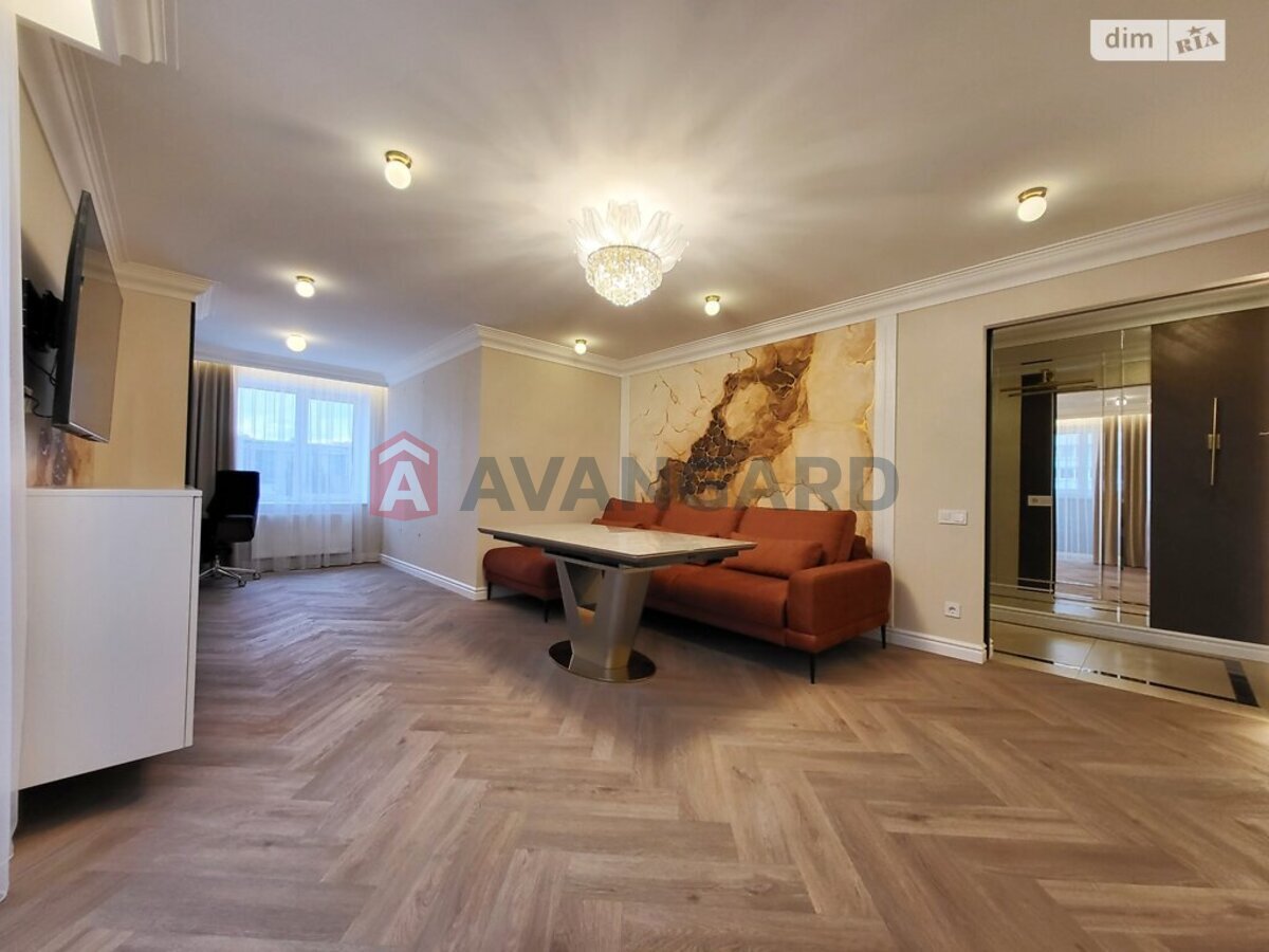 2 ����. ��������, 82/-/9,2 ��. �., 8/9 ���� ���� 3