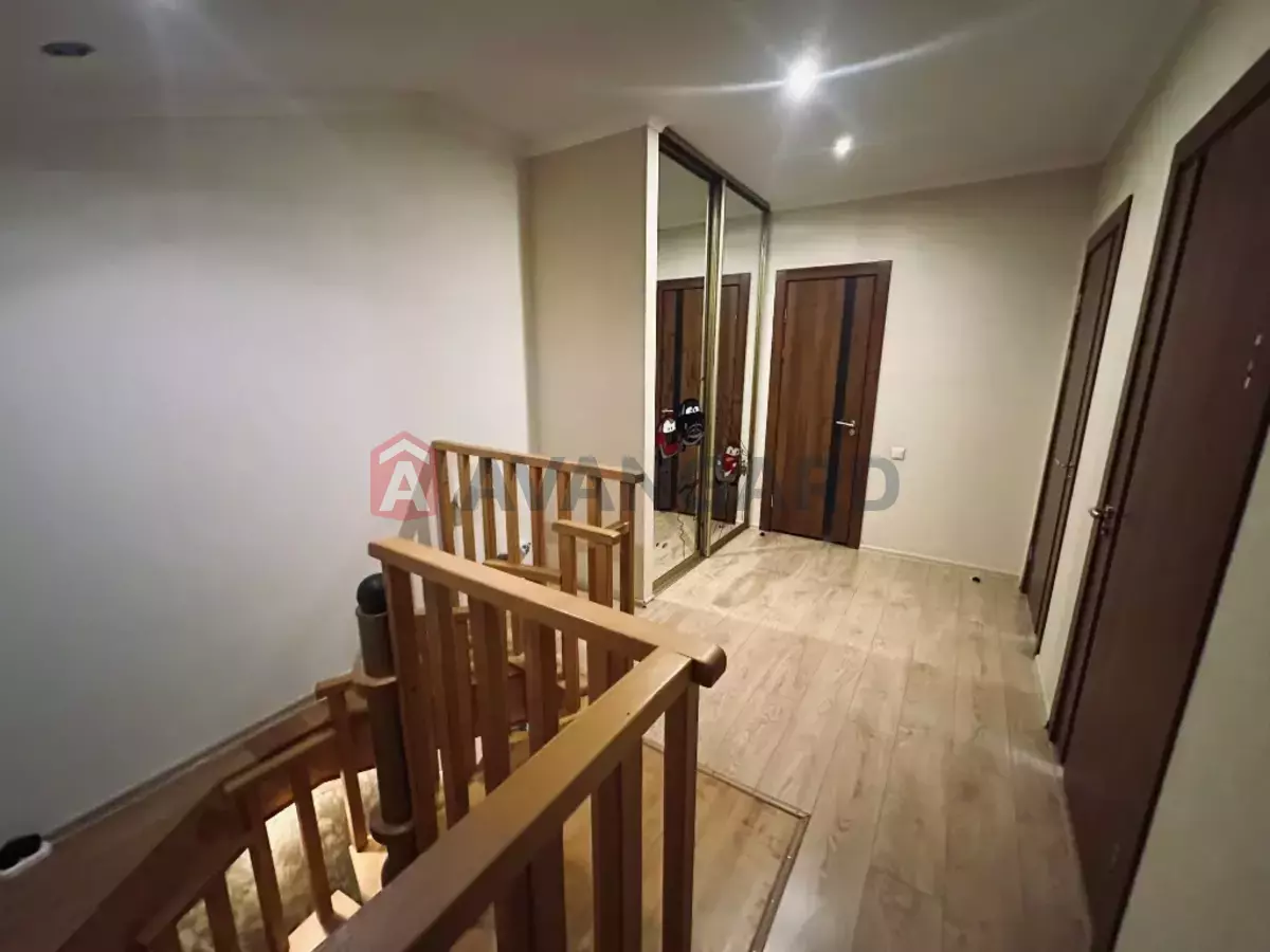 5 ��. ��������, 140/-/- ��. �., 1/3 ������ ���� 10