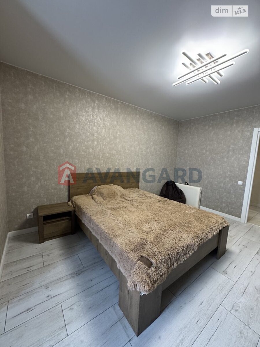 2 ��. ��������, 81/-/- ��. �., 8/12 ������ ���� 4