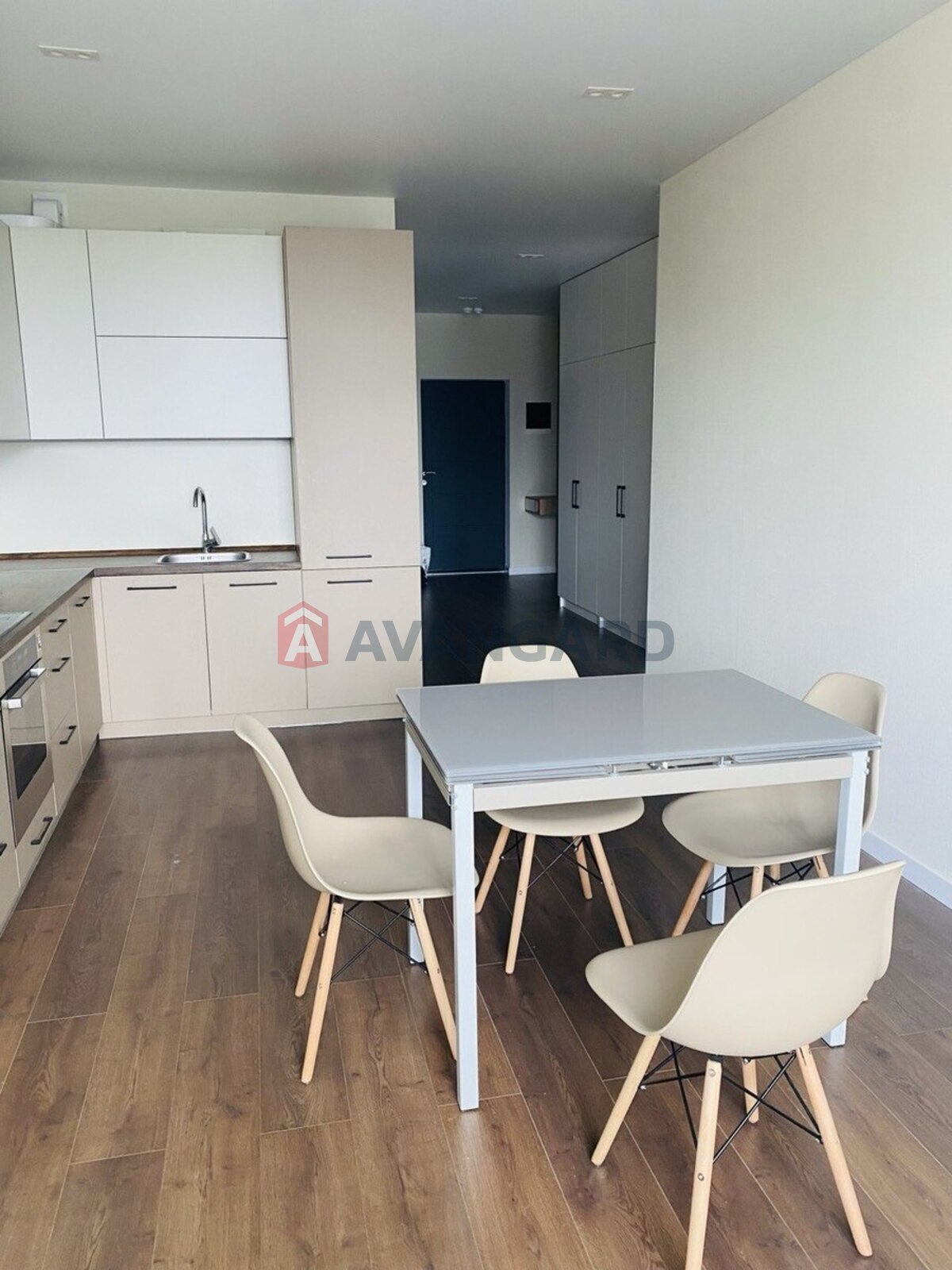 2 ��. ��������, 82/37/22 ��. �., 12/26 ������ ���� 3