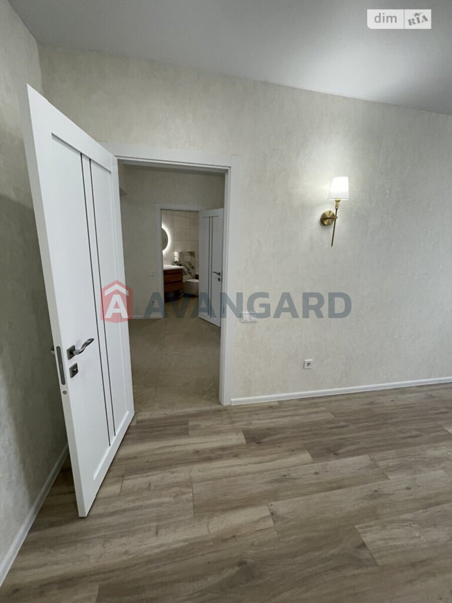 3 ��. ��������, 86/57/12 ��. �., 2/5 ������ ���� 6