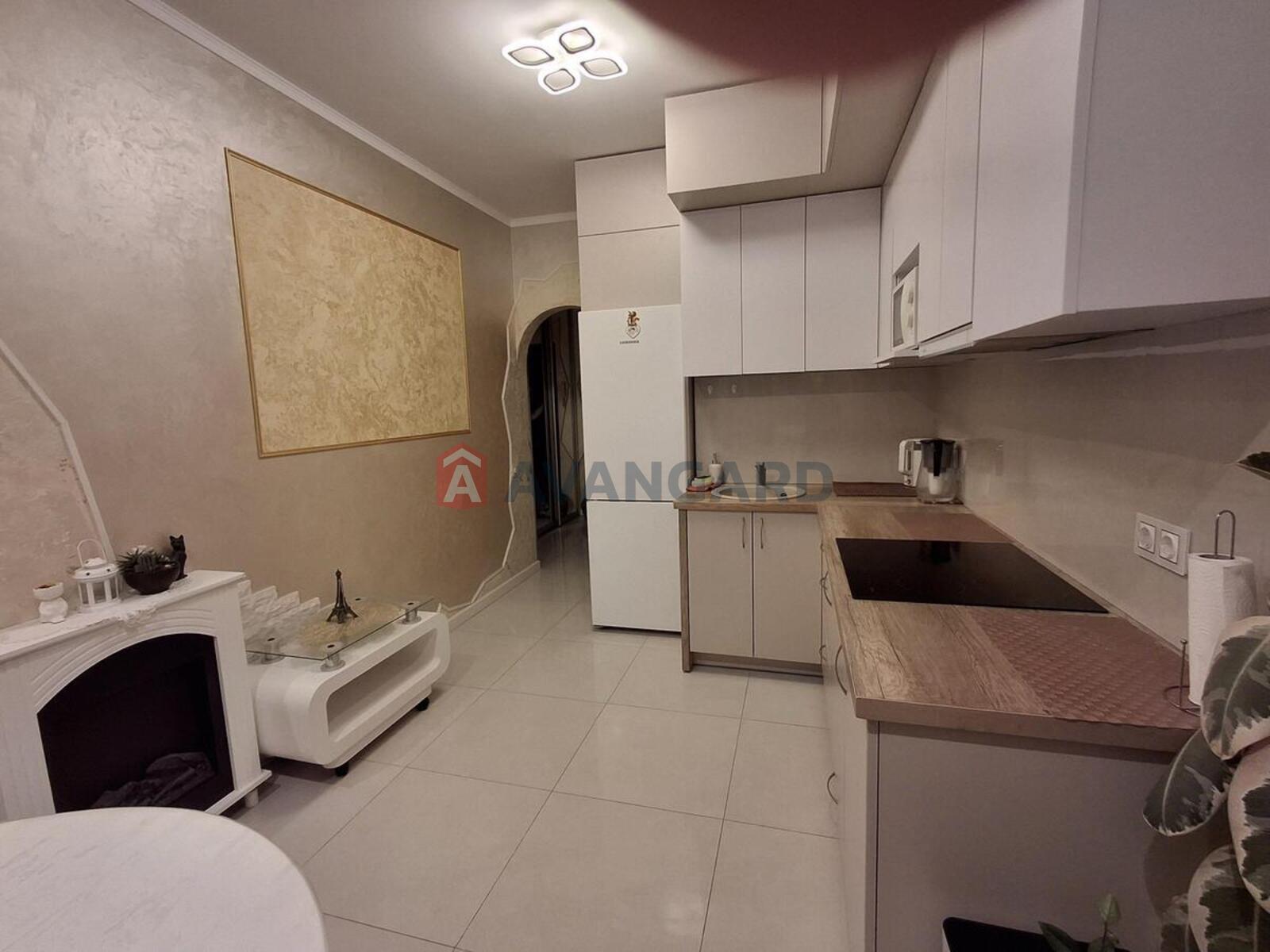 1 ��. ��������, -/-/- ��. �., 10/10 ������ ���� 8