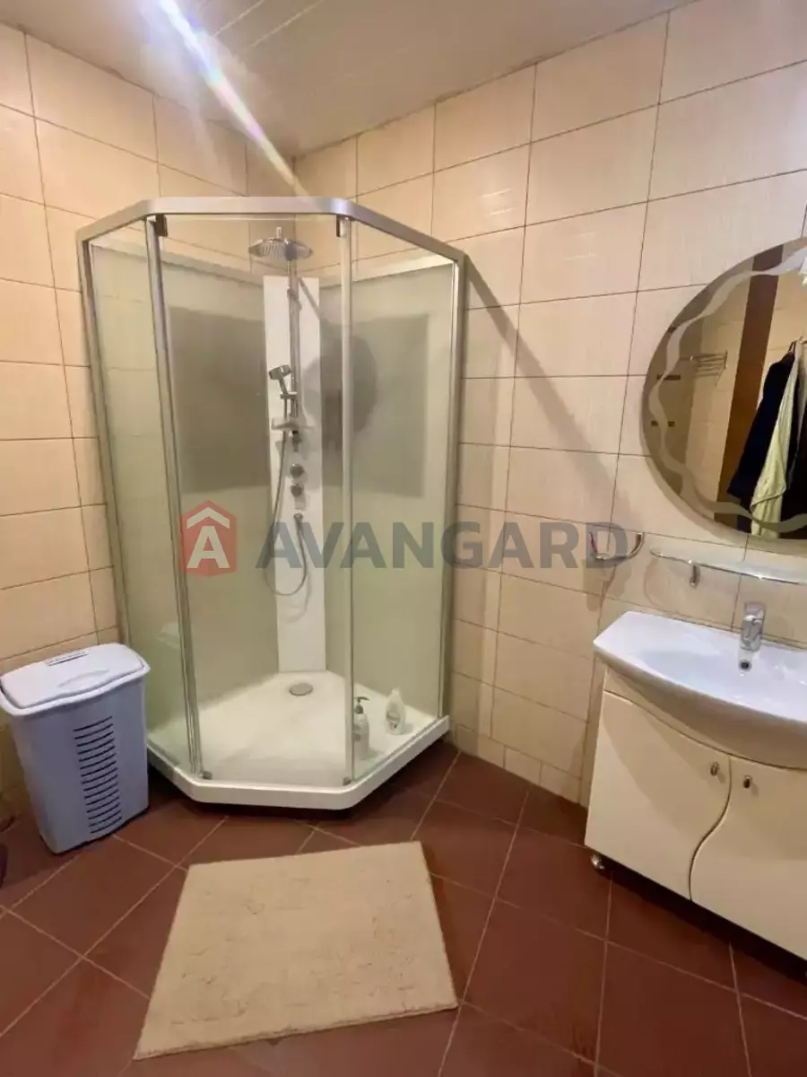 4 ��. ��������, 242/-/- ��. �., 10/11 ������ ���� 27