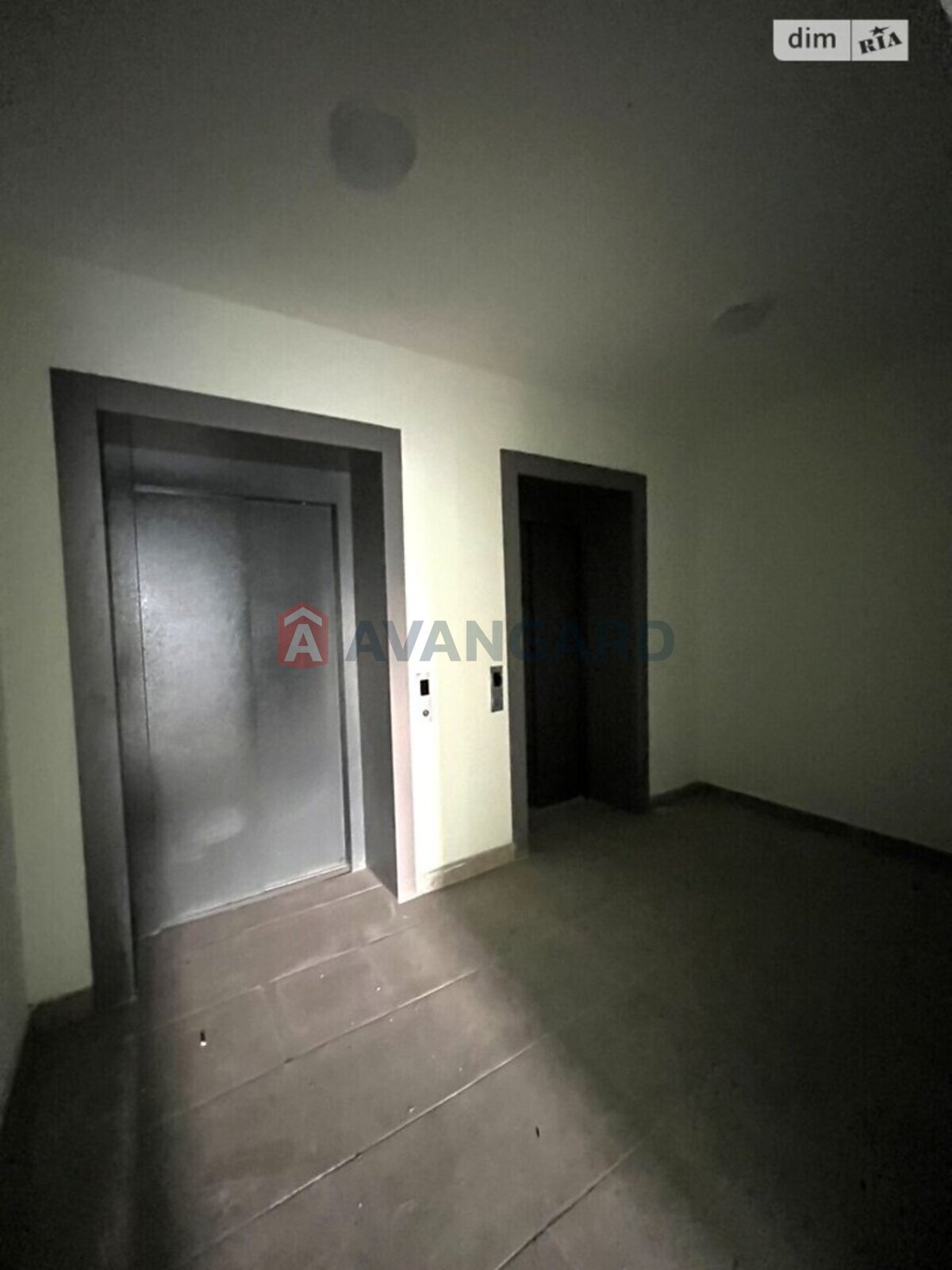 3 ��. ��������, 100/-/15 ��. �., 11/17 ������ ���� 10