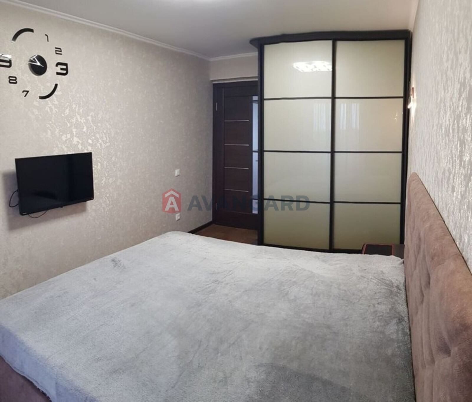 3 ����. ��������, 65/-/10 ��. �., 8/9 ���� ���� 9