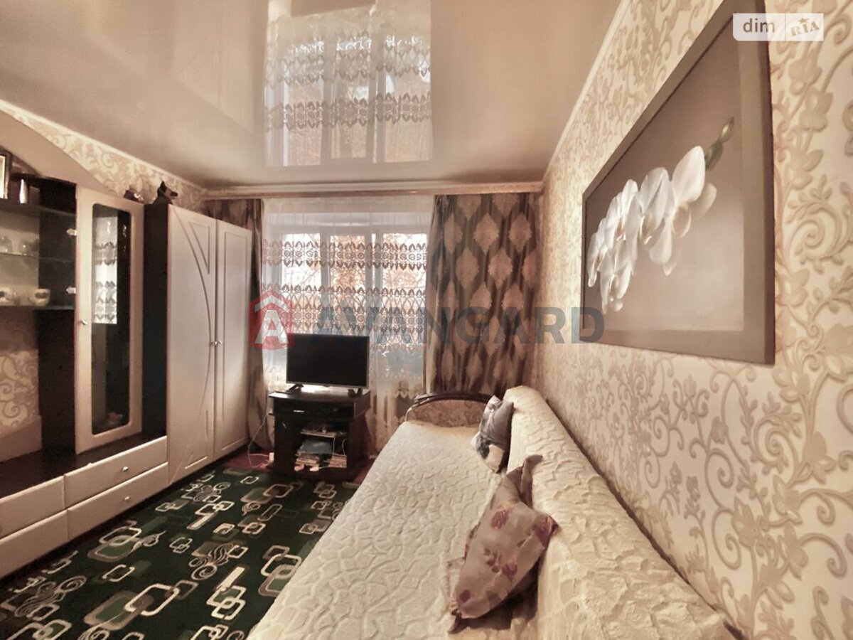 1 ��. ��������, 23/18/- ��. �., 3/5 ������ ���� 14