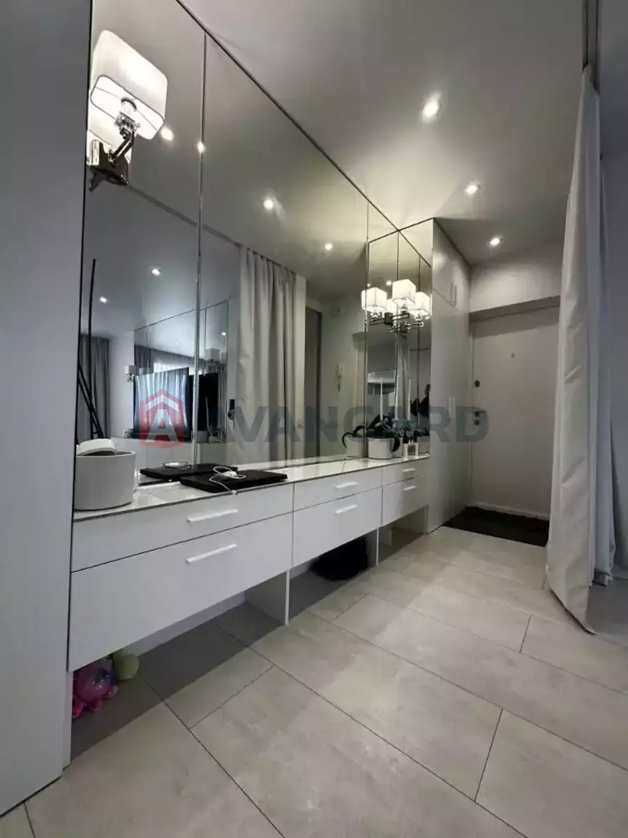 3 ��. ��������, 65/40/9 ��. �., 8/9 ������ ���� 3