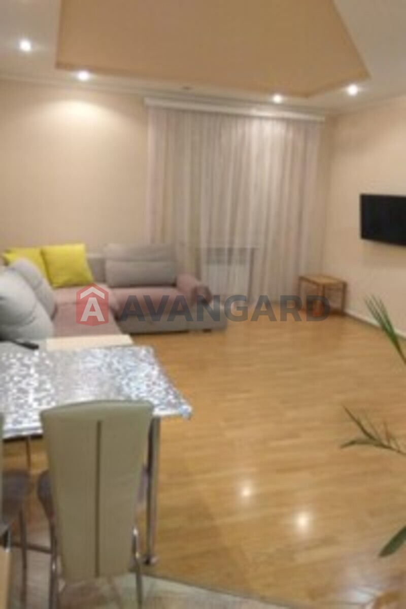 3 ����. ��������, 57/20/27 ��. �., 2/3 ���� ���� 14