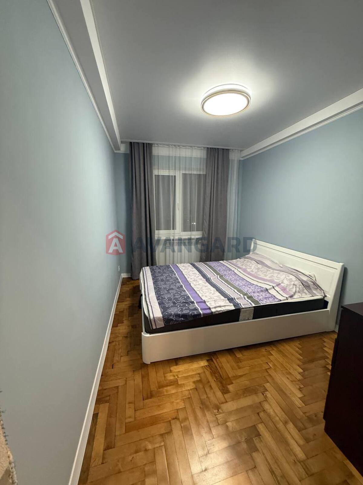 3 ����. ��������, 54/30/7 ��. �., 3/5 ���� ���� 15