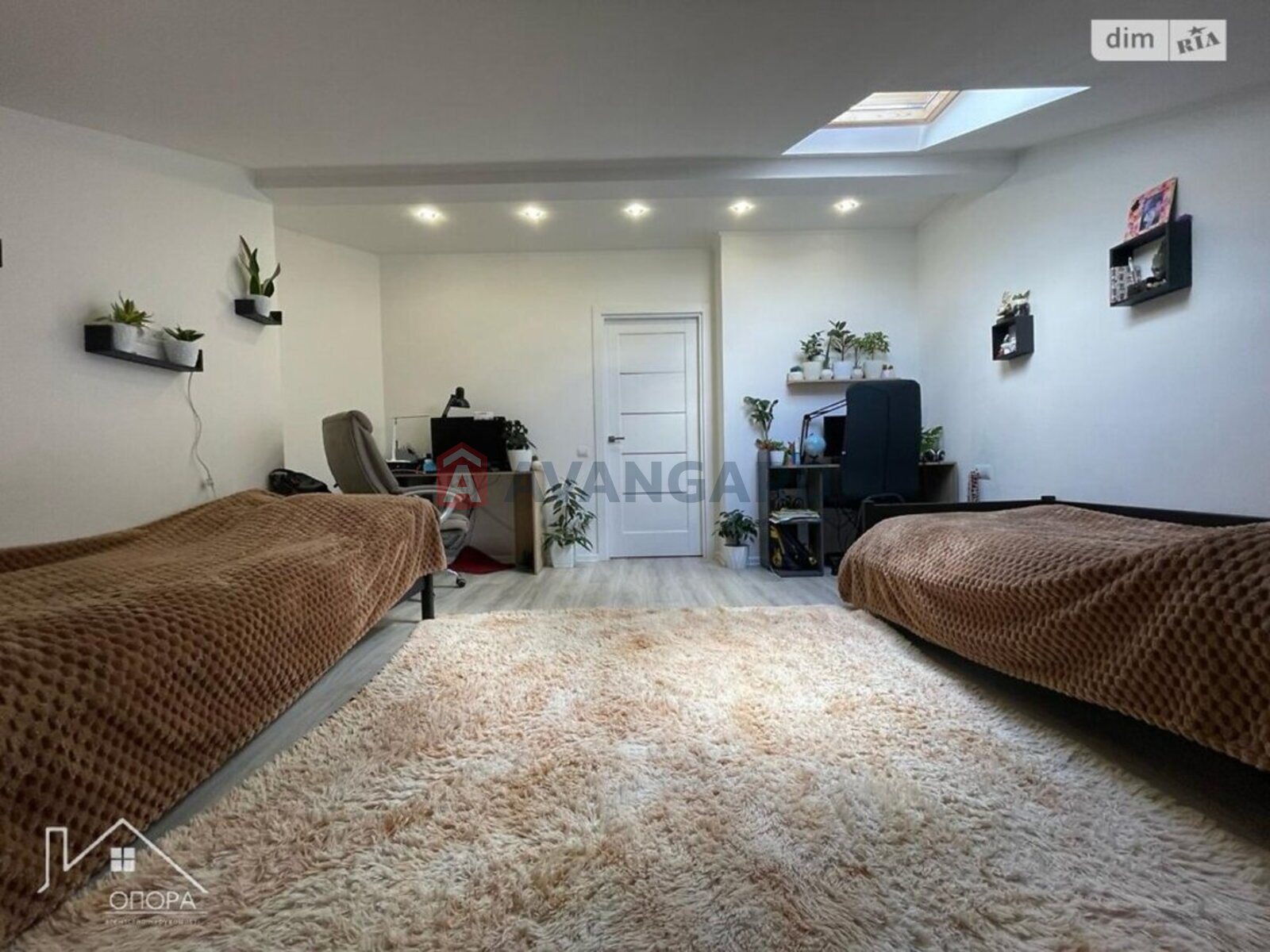 2 ��. ��������, 118/41/40 ��. �., 8/10 ������ ���� 8