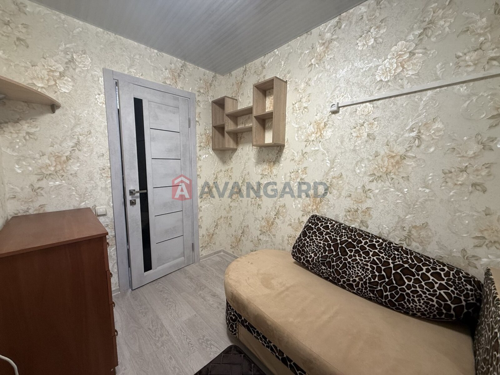 2 ��. ��������, 38/-/7 ��. �., 1/2 ������ ���� 6