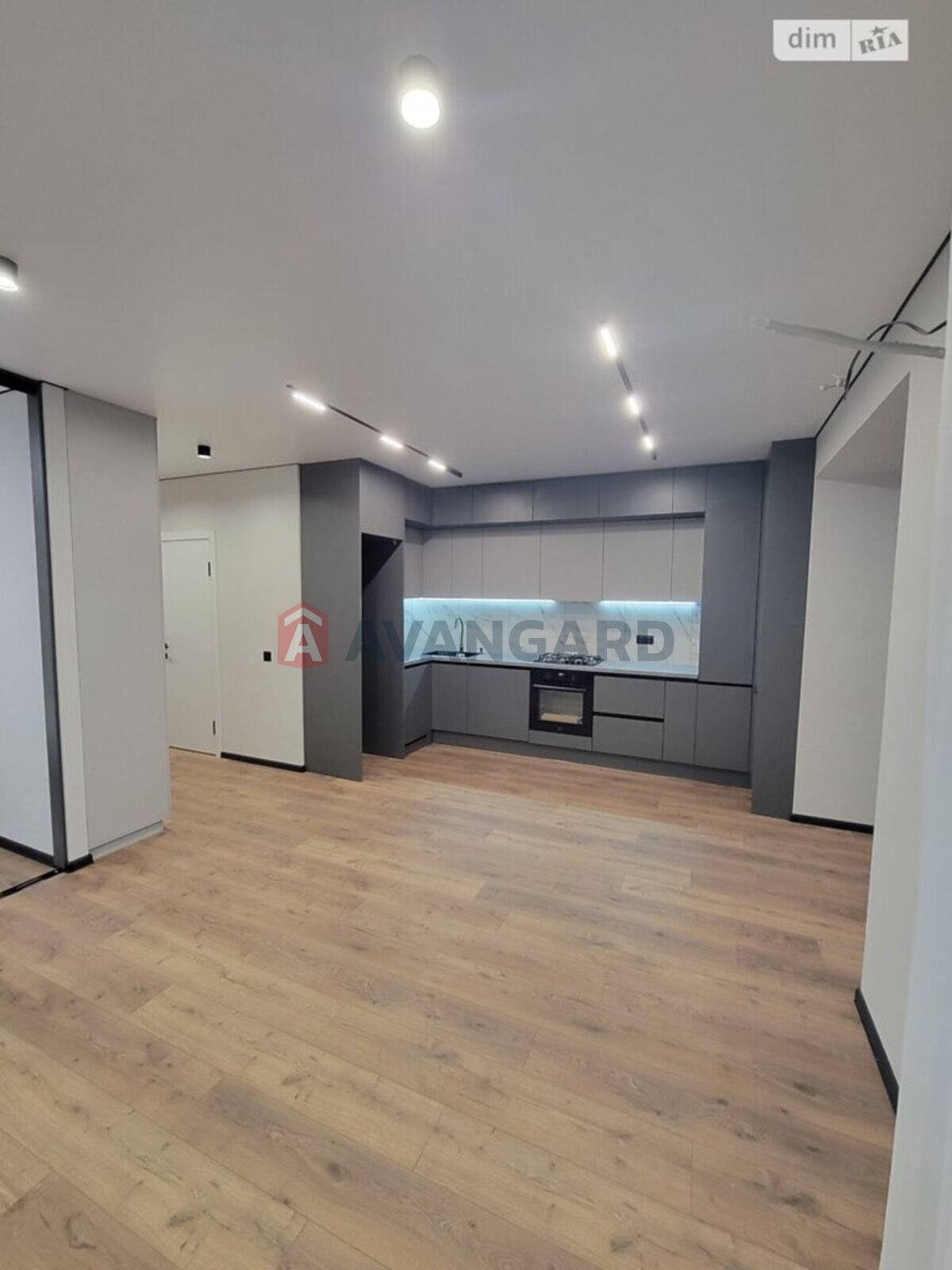 1 ��. ��������, 48/17/22 ��. �., 10/10 ������ ���� 3