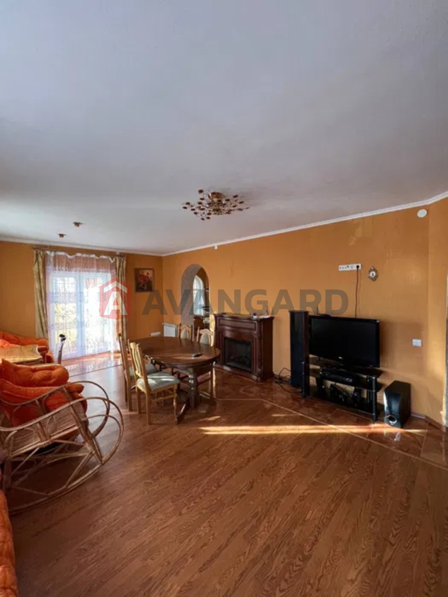 5 ��. ��������, 190/-/- ��. �., 1/2 ������ ���� 4