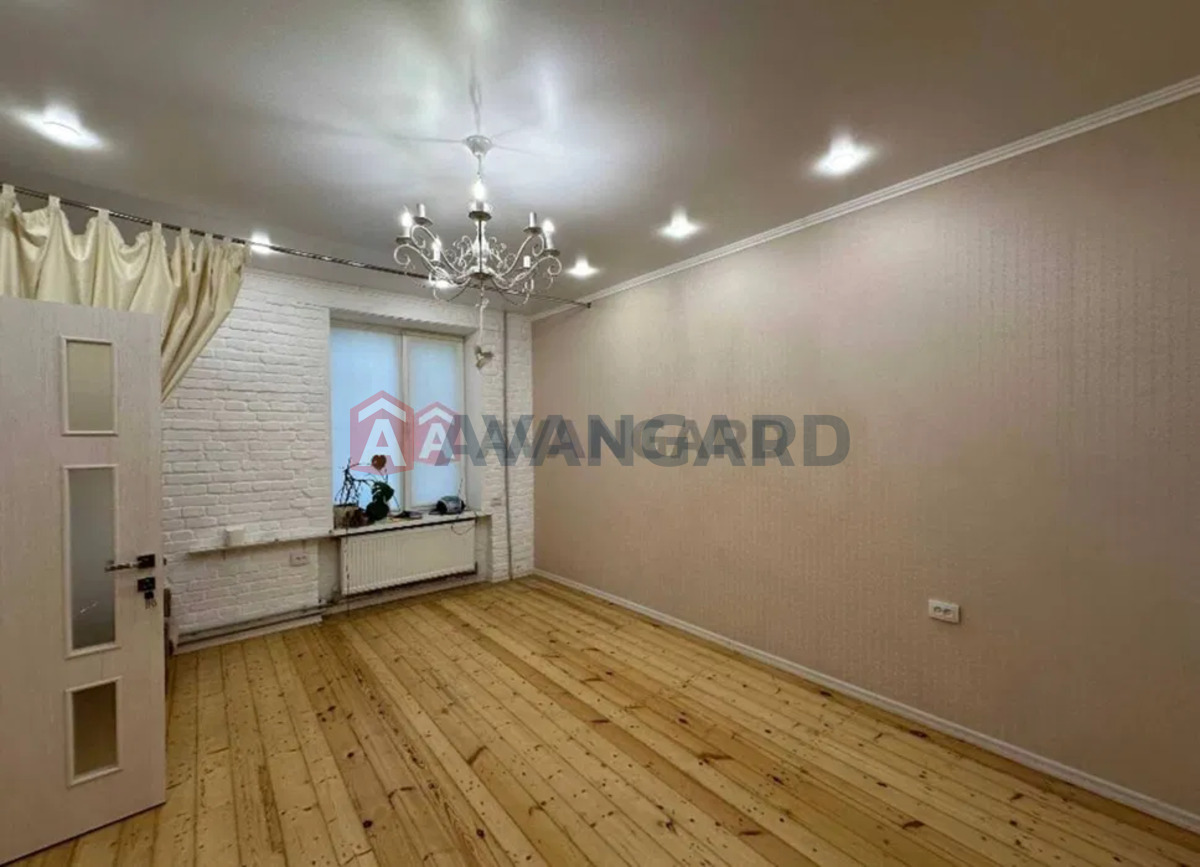 3 ��. ��������, 70/-/9 ��. �., 1/4 ������ ���� 4