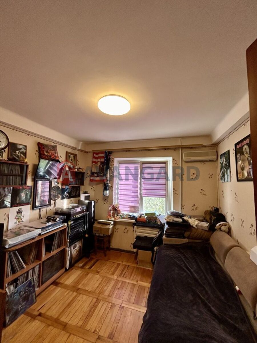 3 . , 70/-/8 . ., 6/9   6