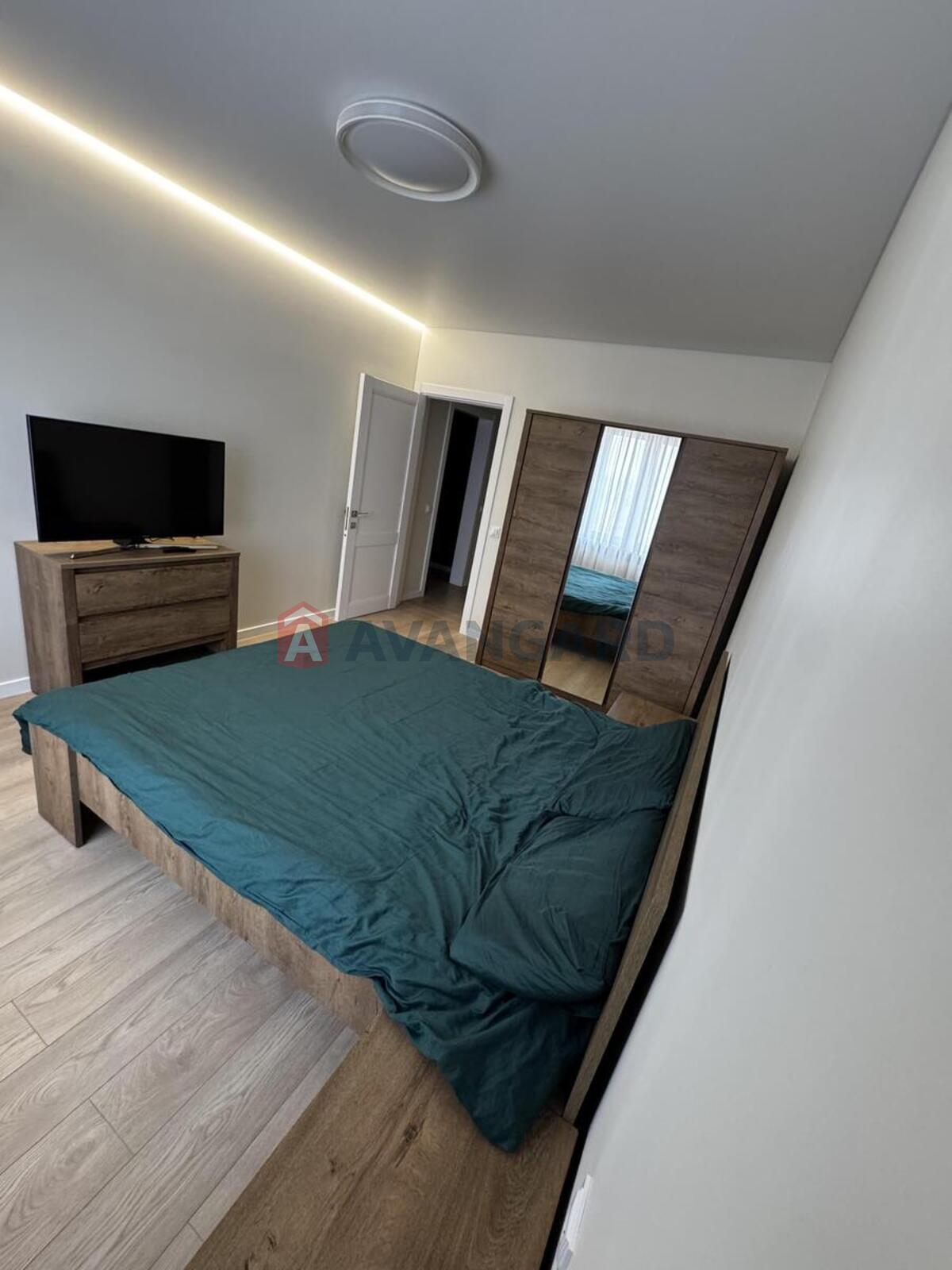 3 ����. ��������, 82/42/12 ��. �., 15/25 ���� ���� 4