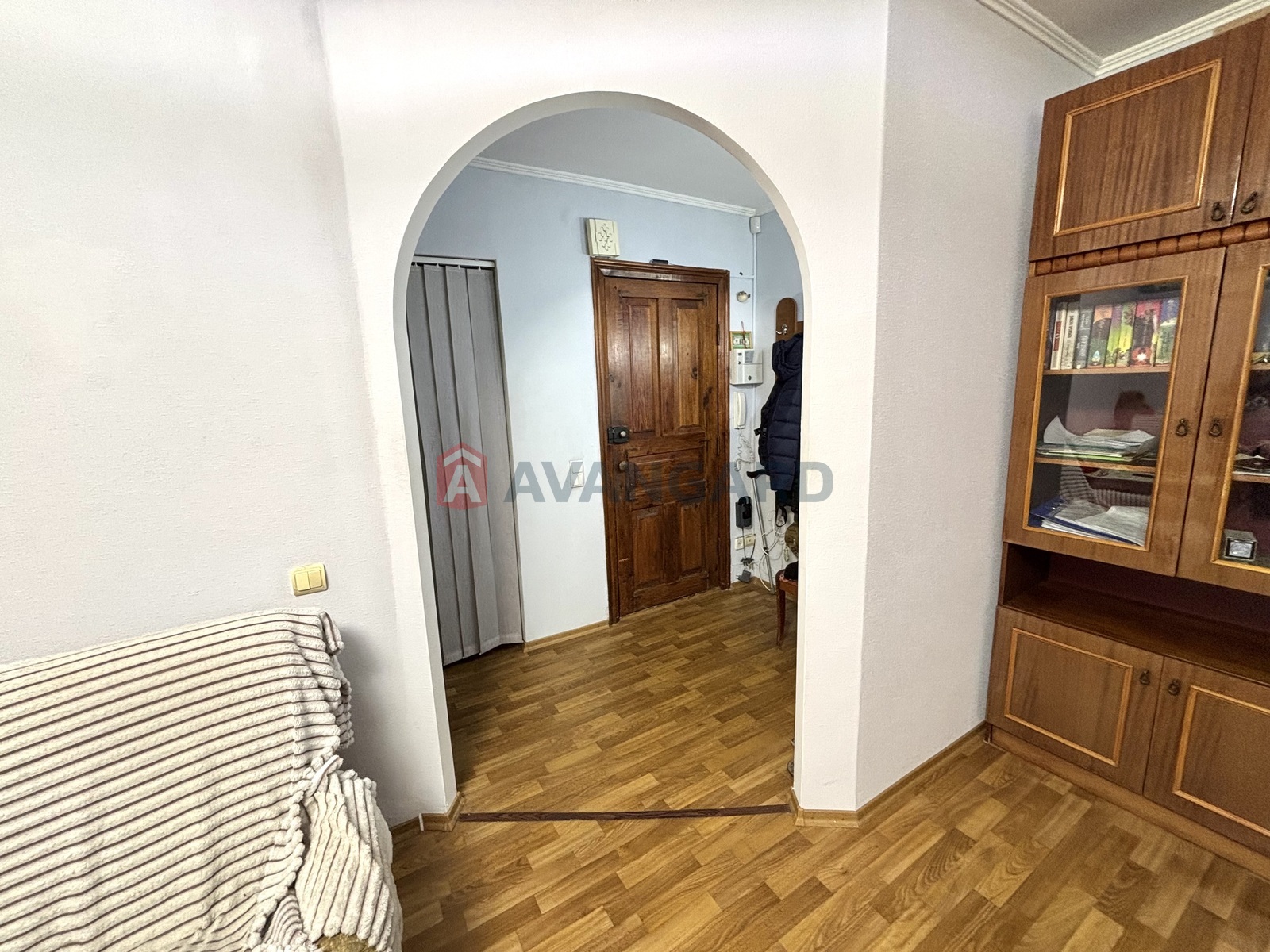 3 ����. ��������, 64,6/-/7 ��. �., 5/9 ���� ���� 6