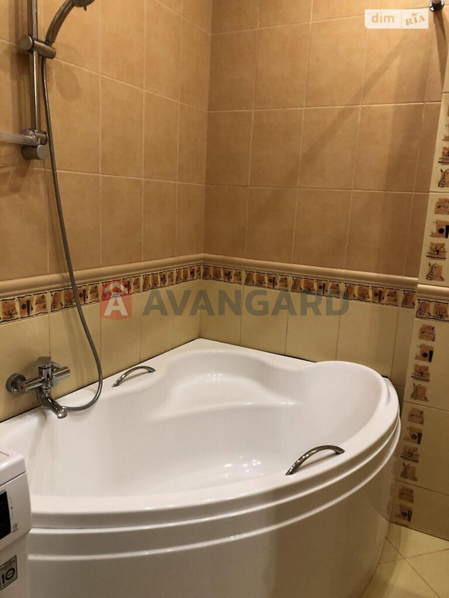 3 ��. ��������, 92.9/60.8/15.1 ��. �., 3/4 ������ ���� 17