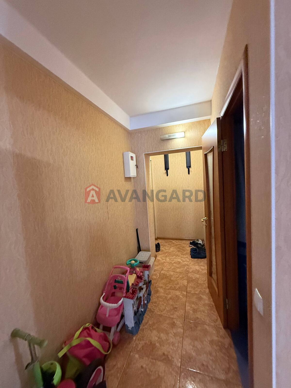 2 ��. ��������, 44/-/6 ��. �., 3/5 ������ ���� 8