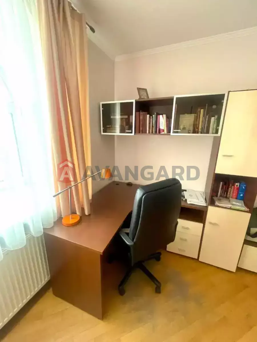 4 ��. ��������, 242/-/- ��. �., 10/11 ������ ���� 16