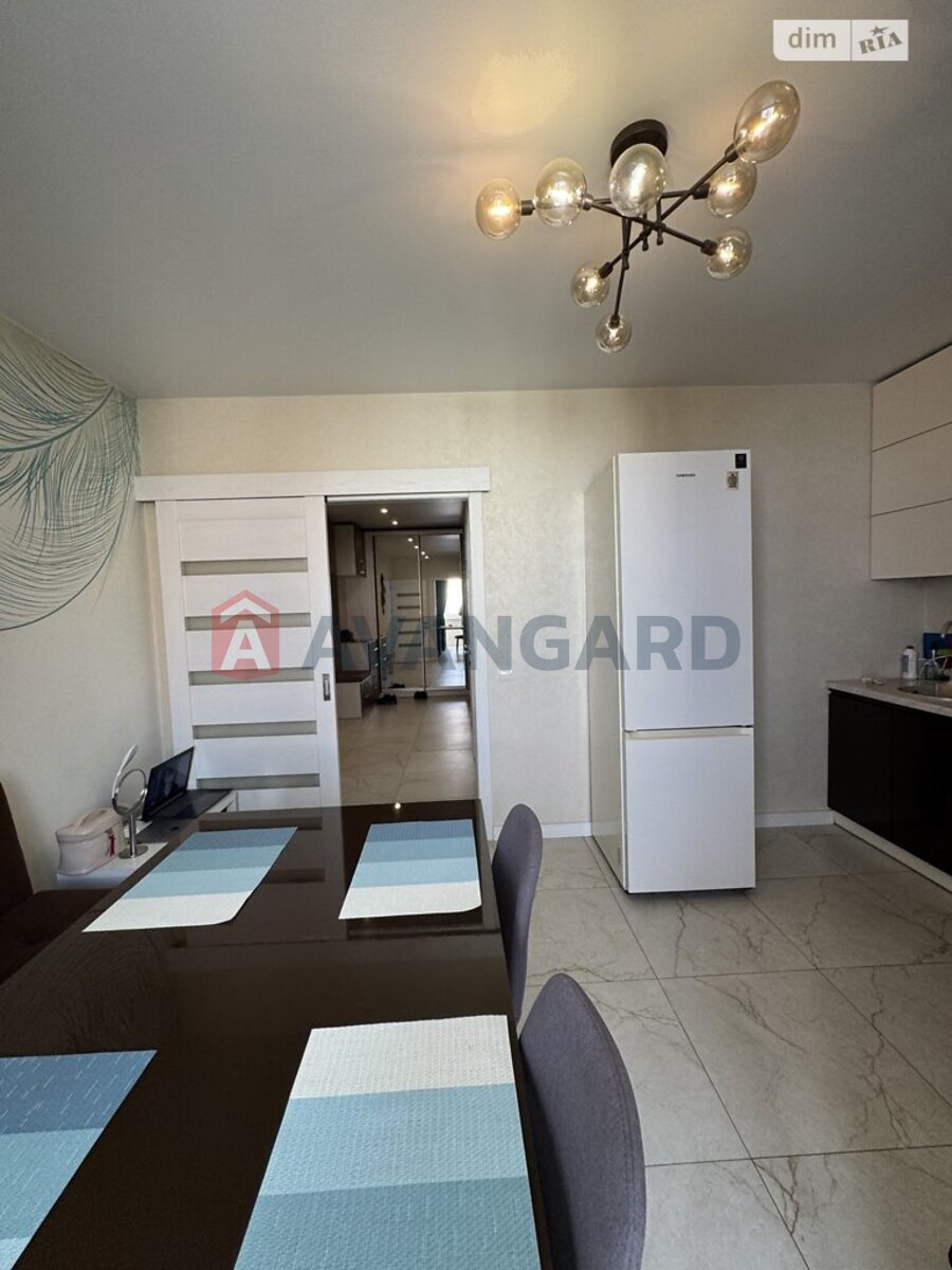 2 ��. ��������, 81/-/- ��. �., 8/12 ������ ���� 8