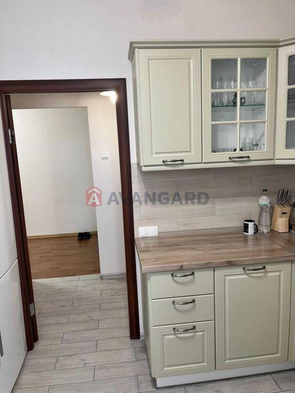 3 ��. ��������, 81/-/8 ��. �., 20/24 ������ ���� 6