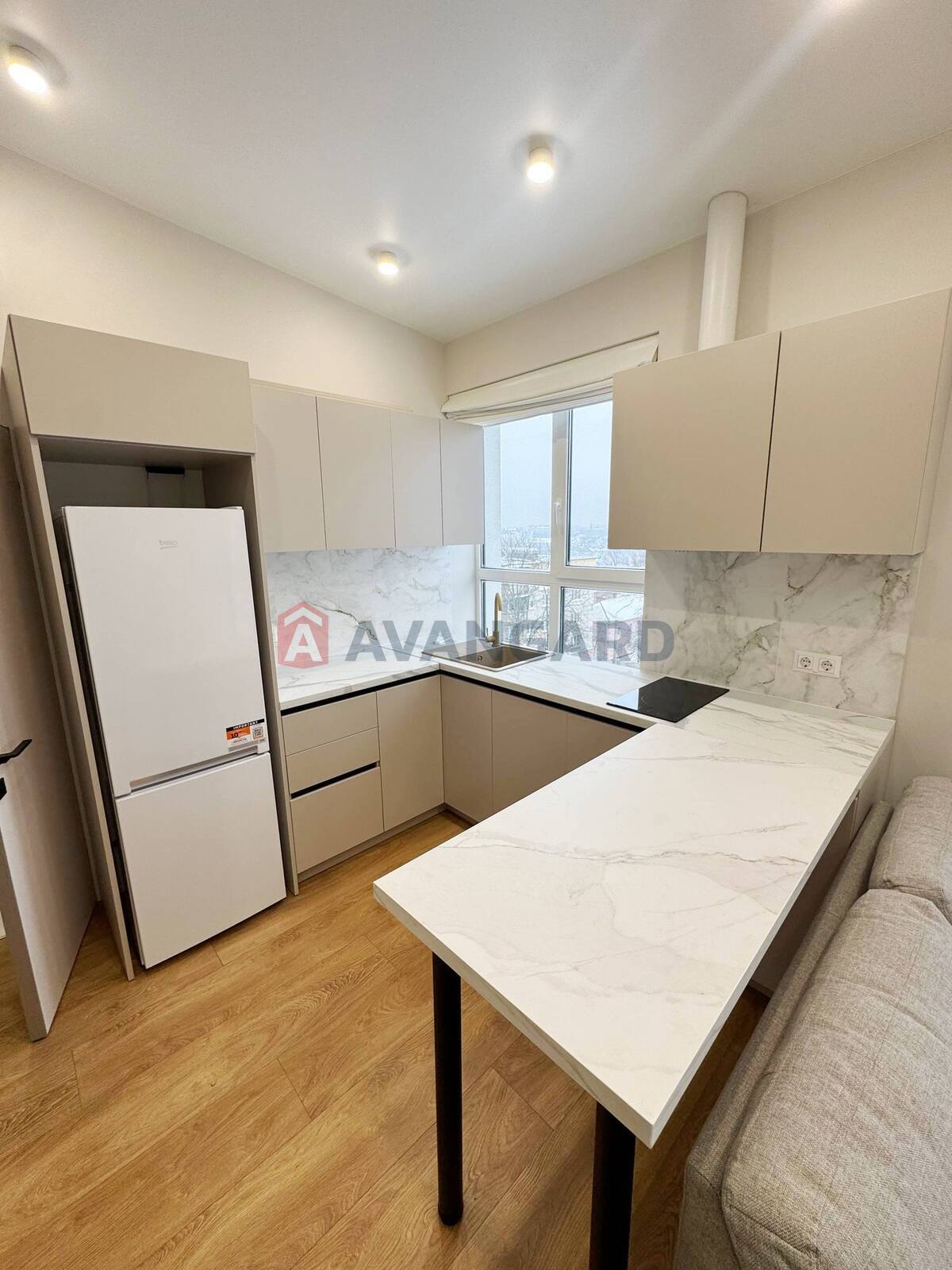 1 ����. ��������, 29/18/10 ��. �., 5/5 ���� ���� 1