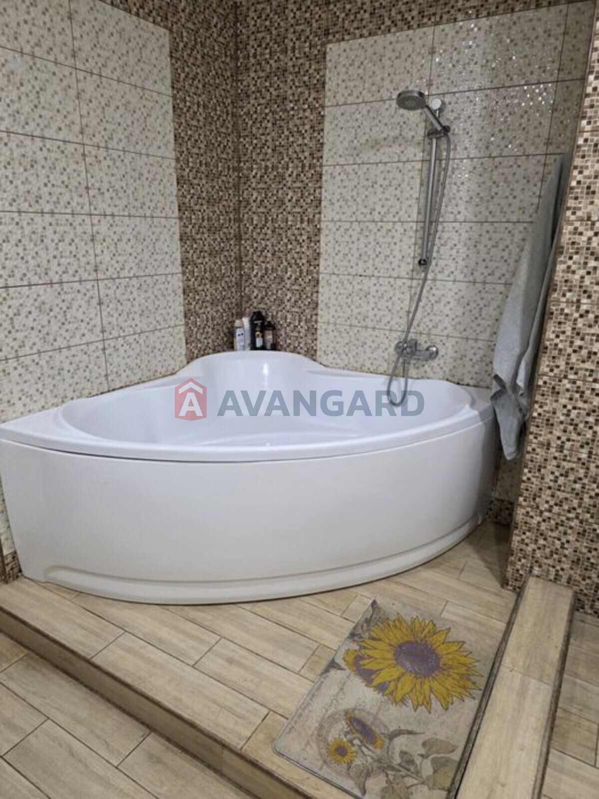 5 ��. ��������, 104/-/12 ��. �., 9/10 ������ ���� 7