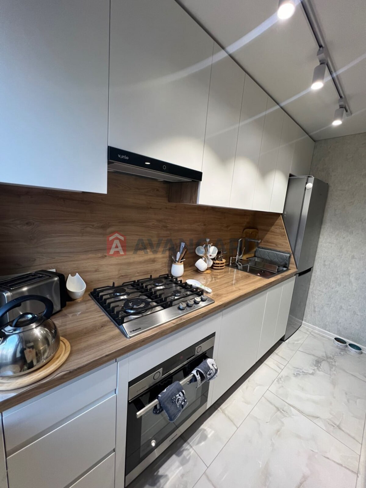 3 ��. ��������, 68/43/7 ��. �., 5/9 ������ ���� 3