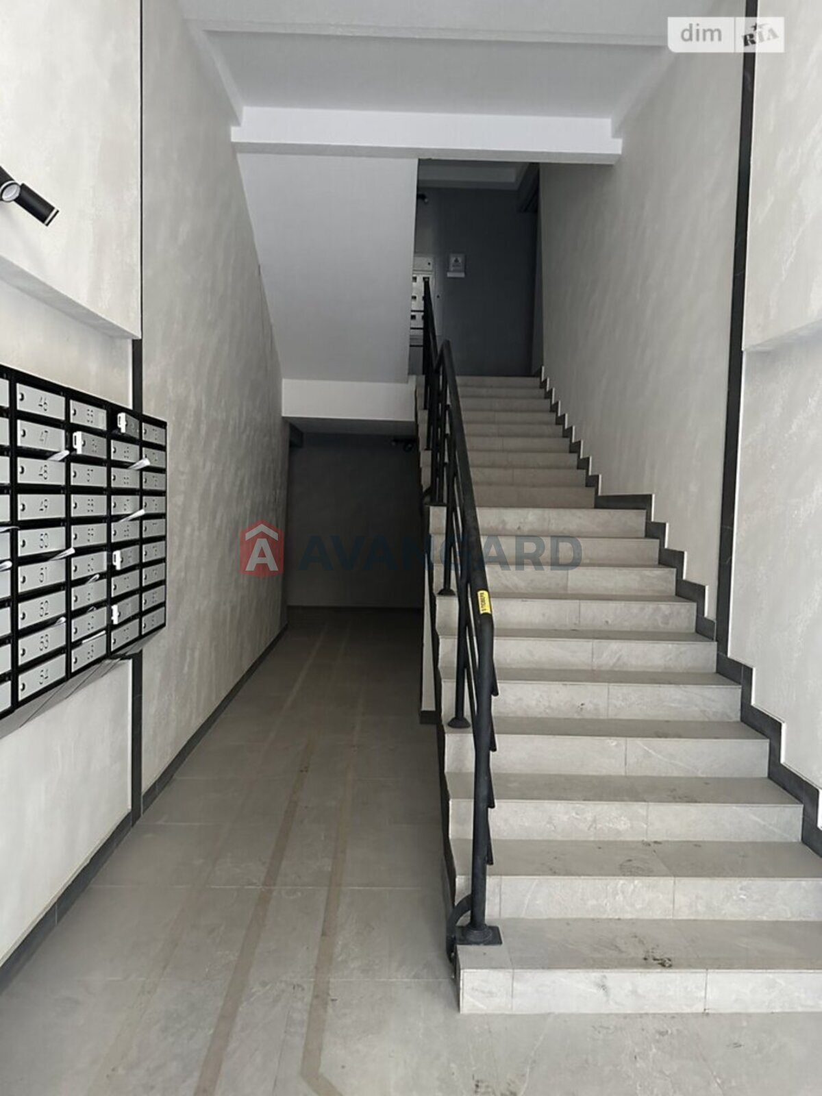 2 ����. ��������, 82/-/- ��. �., 6/10 ���� ���� 9