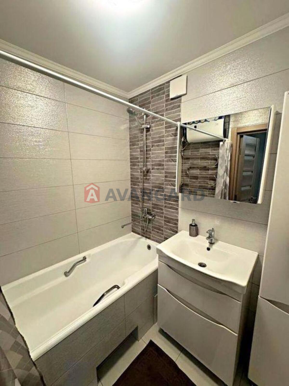 3 ��. ��������, 76/-/15 ��. �., 6/10 ������ ���� 14