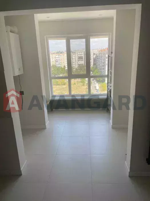 1 ��. ��������, 50/-/15 ��. �., 9/10 ������ ���� 12